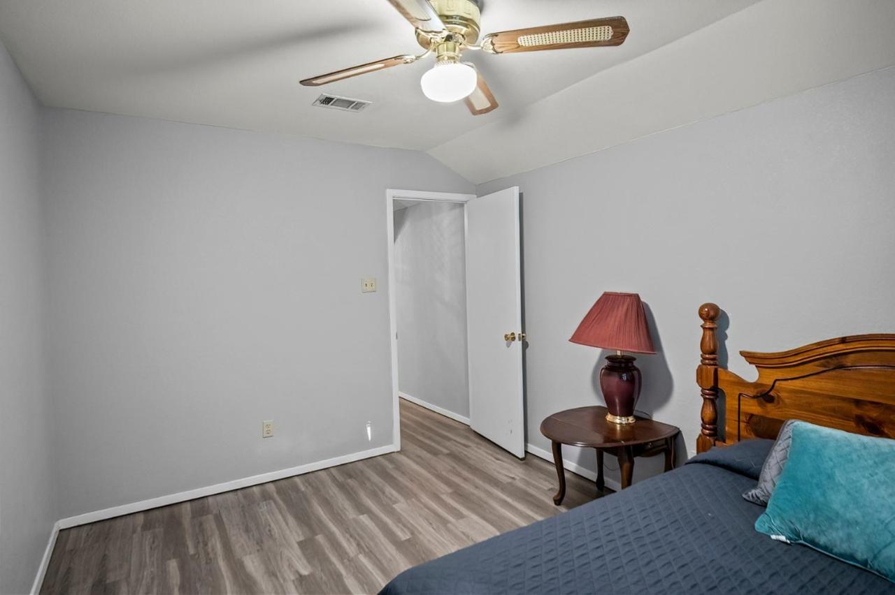 Axtons Bass City Lake Front Resort Emory Exterior photo